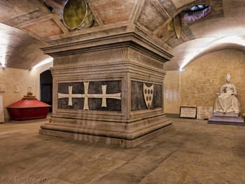 Tombeau de Cosimo de Médicis l'Ancien dans la crypte de l'église San Lorenzo à Florence en Italie