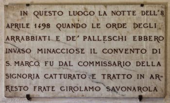 Plaque commémorative de l'endroit où fut arrêté de Jerôme Savonarole dans la bibliothèque du Couvent de San Marco, la nuit du 8 avril 1498 à Florence en Italie