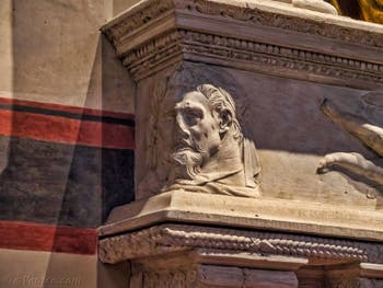 Donatello soubassement de la statue de saint Ludovic de Toulouse (1422-1425) église de Santa Croce à Florence en Italie