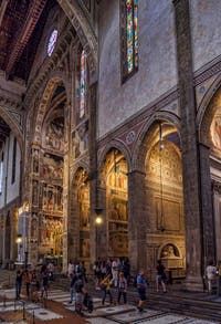 Nef de l'église Santa Croce à Florence en Italie
