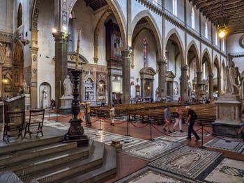 Nef de l'église Santa Croce à Florence en Italie