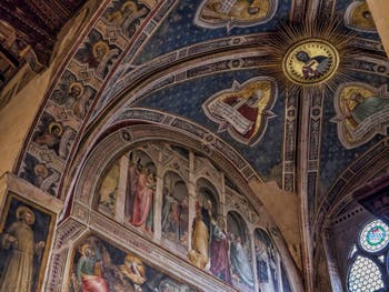 Fresques Sacristie Chapelle Rinuccini par Giovanni da Milano, histoire de Madeleine et de la Vierge église Santa Croce à Florence en Italie