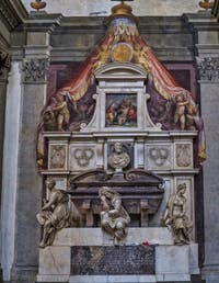 Tombeau de Michel-Ange Buonarroti dans l'église Santa Croce à Florence en Italie