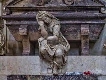 Tombeau de Michel-Ange Buonarroti dans l'église Santa Croce à Florence en Italie