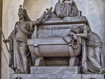 Cénotaphe de Dante Alighieri dans l'église Santa Croce à Florence en Italie