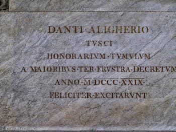 Cénotaphe de Dante Alighieri dans l'église Santa Croce à Florence en Italie