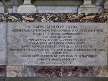 Tombeau de Galilée dans l'église Santa Croce à Florence en Italie