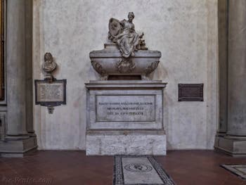 Tombeau de Nicolas Machiavel dans l'église Santa Croce à Florence en Italie