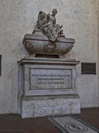 Tombeau de Nicolas Machiavel dans l'église Santa Croce à Florence en Italie