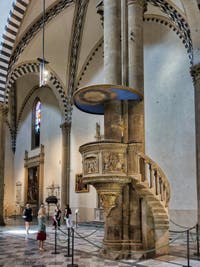 Chaire de Brunelleschi de l'église Santa Maria Novella à Florence en Italie