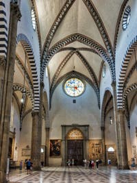 Nef de l'église Santa Maria Novella à Florence en Italie