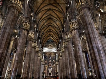 L'intérieur de la nef du Duomo de Milan