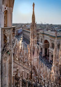 Le Duomo de Milan ses terrasses et ses flèches