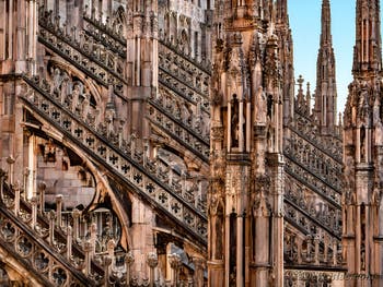 Le Duomo de Milan ses terrasses et ses flèches