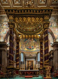 Baldaquin et autel principal de la Basilique Sainte Marie Majeure à Rome