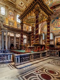 Baldaquin et autel principal de la Basilique Sainte Marie Majeure à Rome