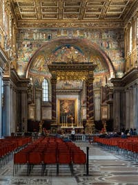 Baldaquin et autel principal de la Basilique Sainte Marie Majeure à Rome