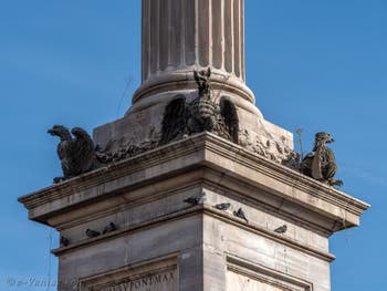 Colonne romaine surmontée d'une statue de la Vierge sur la place Sainte Marie Majeure à Rome