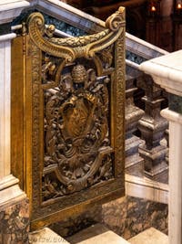 Porte d'accès à la crypte de la confession de la Basilique Sainte Marie Majeure à Rome