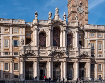 Façade avant de la basilique Sainte Marie Majeure à Rome