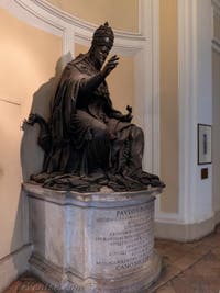 Paolo Sanquirico, statue du pape Paul V, Basilique Sainte Marie Majeure à Rome