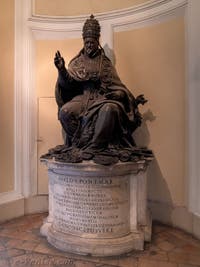 Paolo Sanquirico, statue du pape Paul V, Basilique Sainte Marie Majeure à Rome