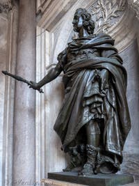 Le Bernin, Philippe IV roi d'Espagne sous le portique de la Basilique Sainte Marie Majeure à Rome