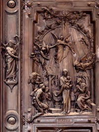 La porte en bronze du portique de la Basilique Sainte Marie Majeure à Rome