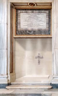 Tombe du pape François dans la Basilique Sainte Marie Majeure à Rome