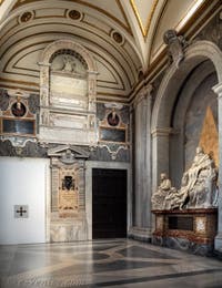 Tombes et monuments funéraires dans la Basilique Sainte Marie Majeure à Rome