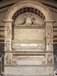 Tombes et monuments funéraires dans la Basilique Sainte Marie Majeure à Rome