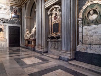 Tombes et monuments funéraires dans la Basilique Sainte Marie Majeure à Rome
