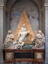 Tombes et monuments funéraires dans la Basilique Sainte Marie Majeure à Rome