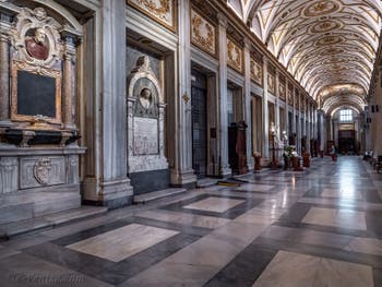 Tombes et monuments funéraires dans la Basilique Sainte Marie Majeure à Rome