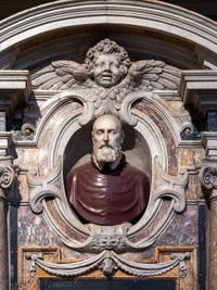 Tombes et monuments funéraires dans la Basilique Sainte Marie Majeure à Rome