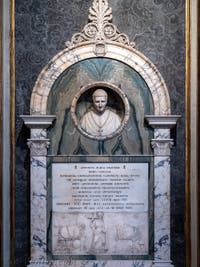 Tombes et monuments funéraires dans la Basilique Sainte Marie Majeure à Rome
