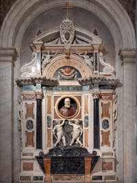 Tombes et monuments funéraires dans la Basilique Sainte Marie Majeure à Rome