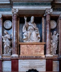 Tombes et monuments funéraires dans la Basilique Sainte Marie Majeure à Rome