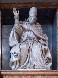 Tombes et monuments funéraires dans la Basilique Sainte Marie Majeure à Rome