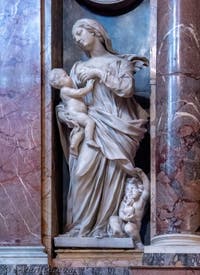 Tombes et monuments funéraires dans la Basilique Sainte Marie Majeure à Rome