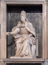 Tombes et monuments funéraires dans la Basilique Sainte Marie Majeure à Rome