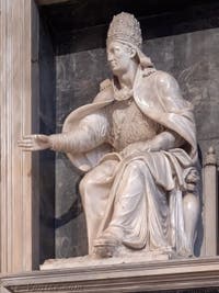 Tombes et monuments funéraires dans la Basilique Sainte Marie Majeure à Rome