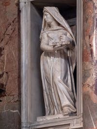 Tombes et monuments funéraires dans la Basilique Sainte Marie Majeure à Rome