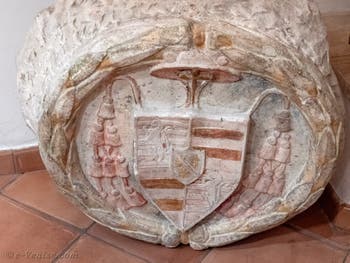 Clé de voûte avec les armes du cardinal Guglielmo d'Estouteville, Musée de la Basilique Sainte Marie Majeure à Rome