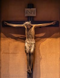Crucifix en bois, troisième chapelle du Panthéon à Rome en Italie