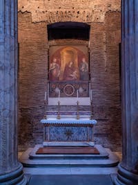 Madonna della Clemenza ou Madonna Cancellata, cinquième chapelle du Panthéon à Rome en Italie