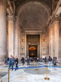 Le Porche du Panthéon à Rome en Italie