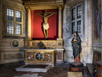 Crucifix en bois dans la chapelle du Crucifix à Santa Maria del Popolo à Rome en Italie
XVIe siècle