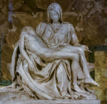 La Pietà de Michel-Ange à la Basilique Saint-Pierre du Vatican à Rome