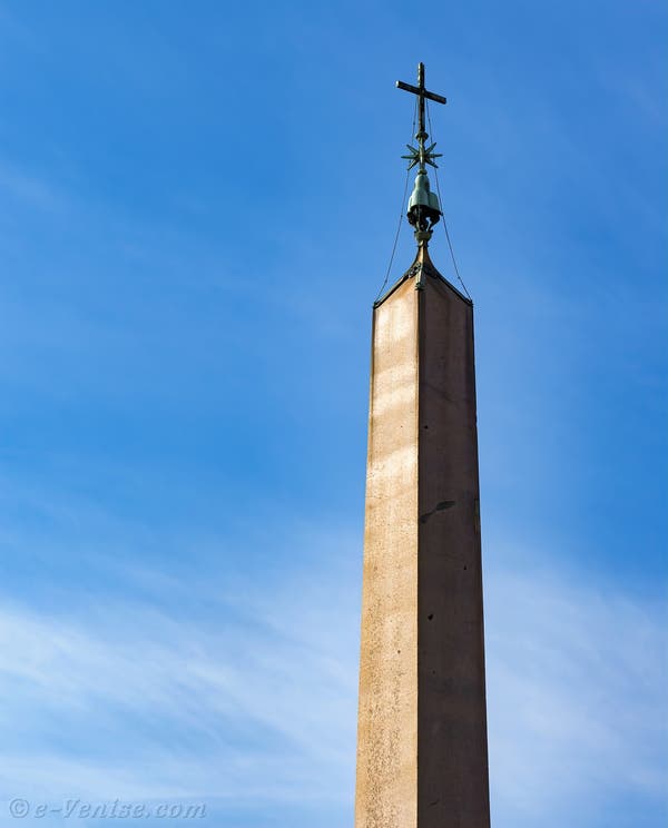 Colonnade Place SaintPierre Rome Deux bras grands ouverts